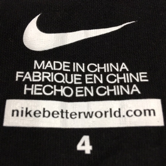 💙 NIKE SPORTS 💙 COLLECTION SUPER CUTE BLACK COLOR KIDS T - SHIRT . - Picture 2 of 3